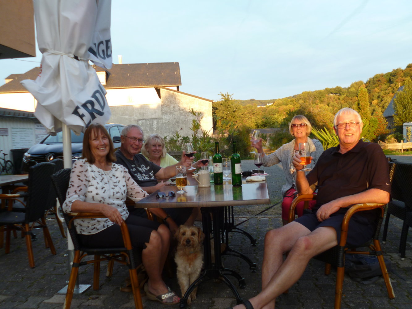 100918 Bill, Lynn, Phil, Andrea Mosel Beach (2).JPG