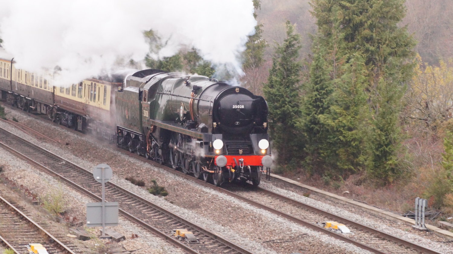 2018-11-24  Devils Backbone Bridge Oxford  (61)  35028  Clan Line on 1Z72 Paddington to Victoria.JPG