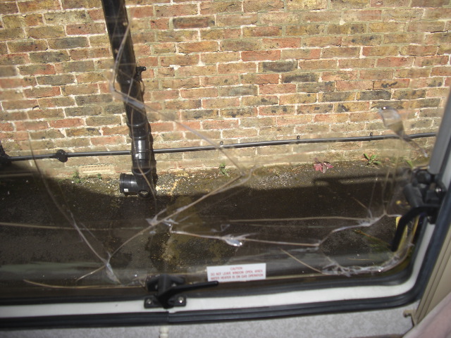 2019-05-08 Broken window 003.JPG