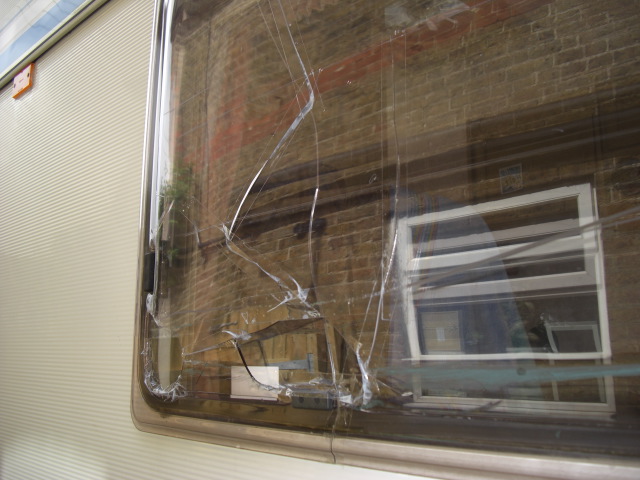 2019-05-08 Broken window 005.JPG