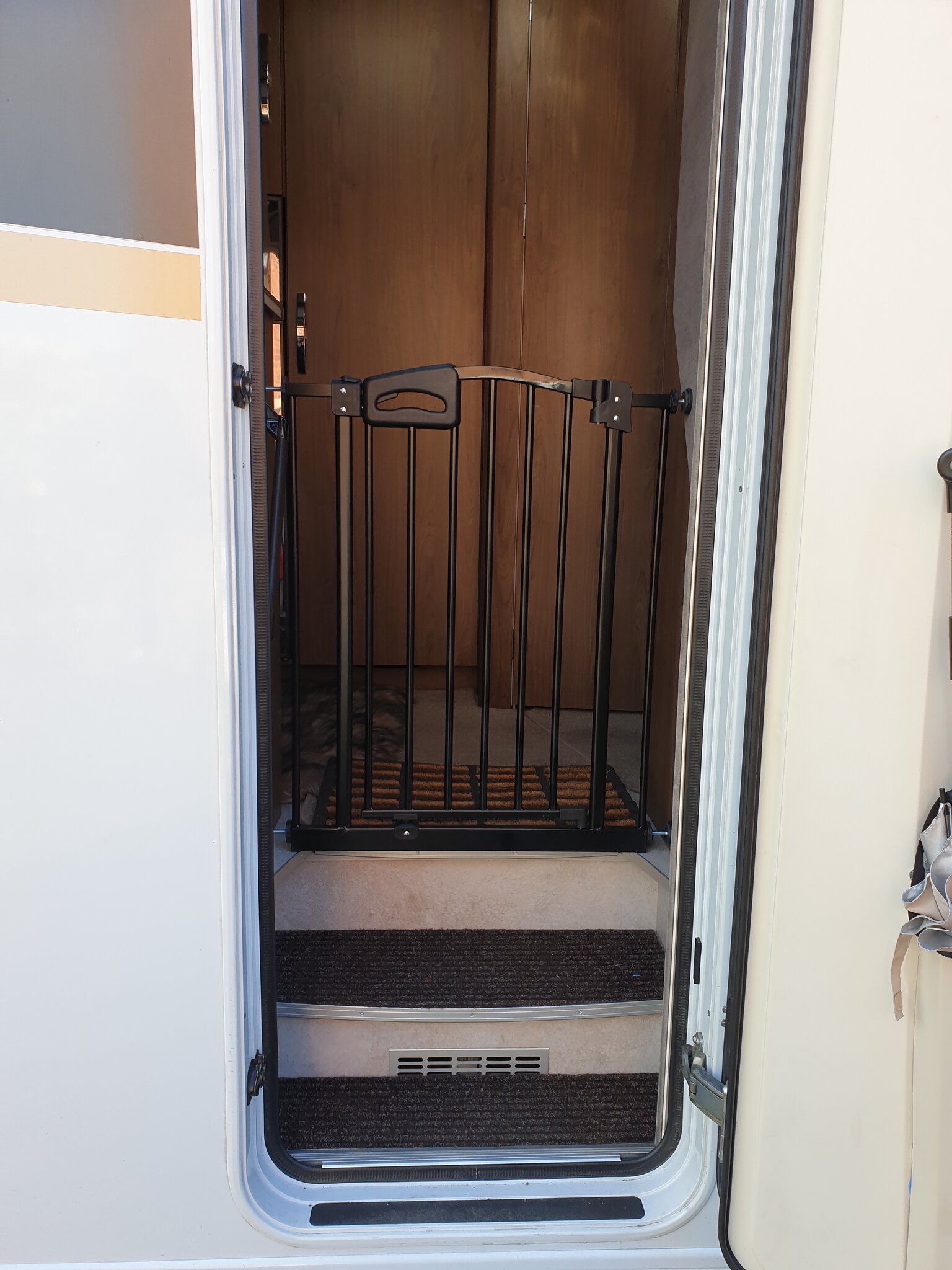 Caravan stair clearance gate