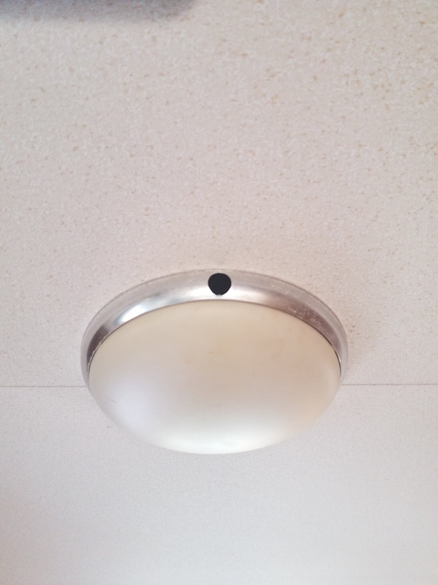 Advice needed please on how to replace bulb in Auto-Sleeper ceiling ...