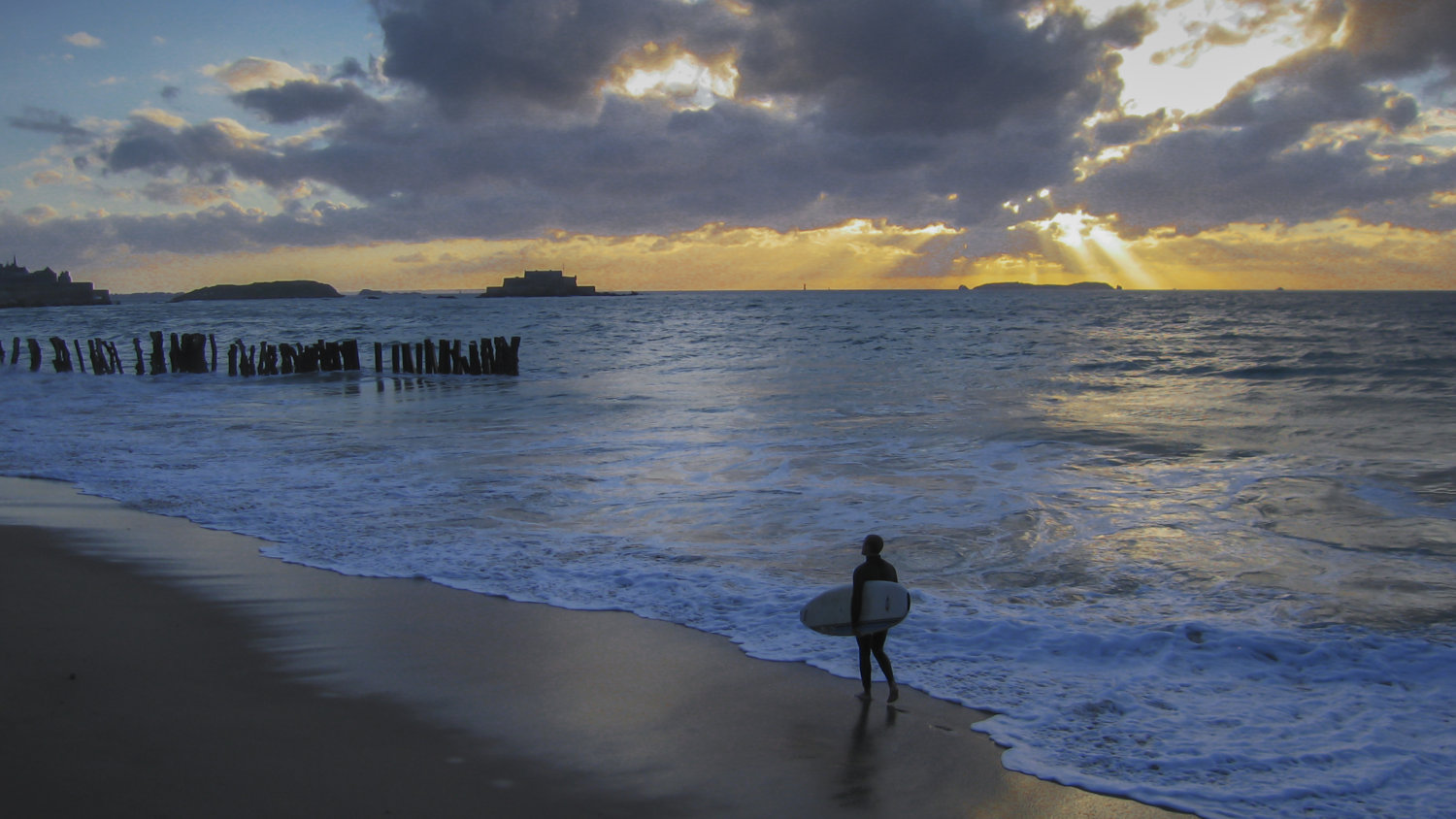 a St Malo Surfer 1.jpg