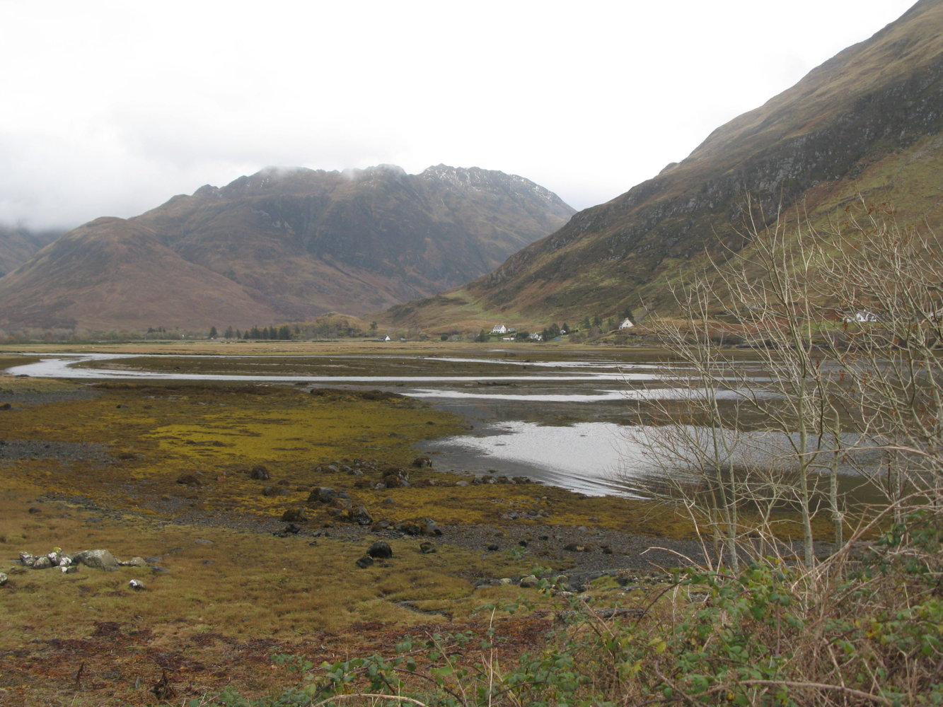 Ault a'chruinn at the head of Loch Duich. A87.JPG