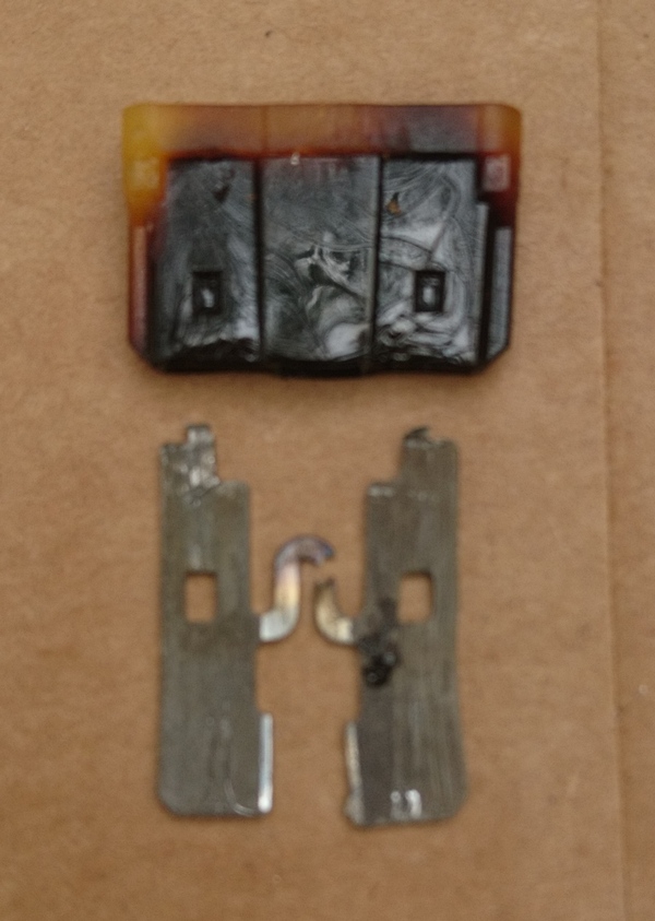 Fridge - blown 20amp fuse 4.JPG