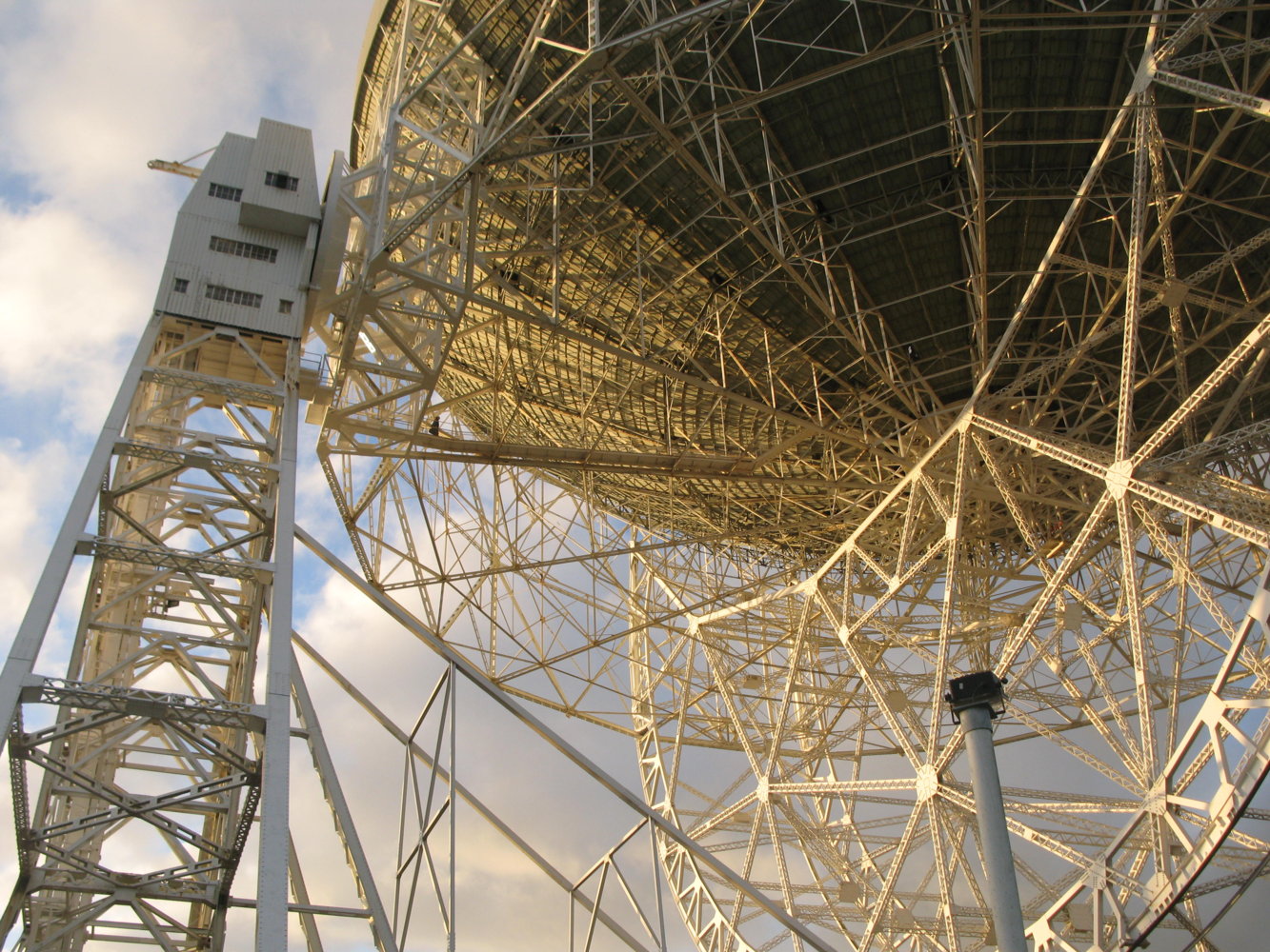 Jodrell Bank spot the worker.JPG