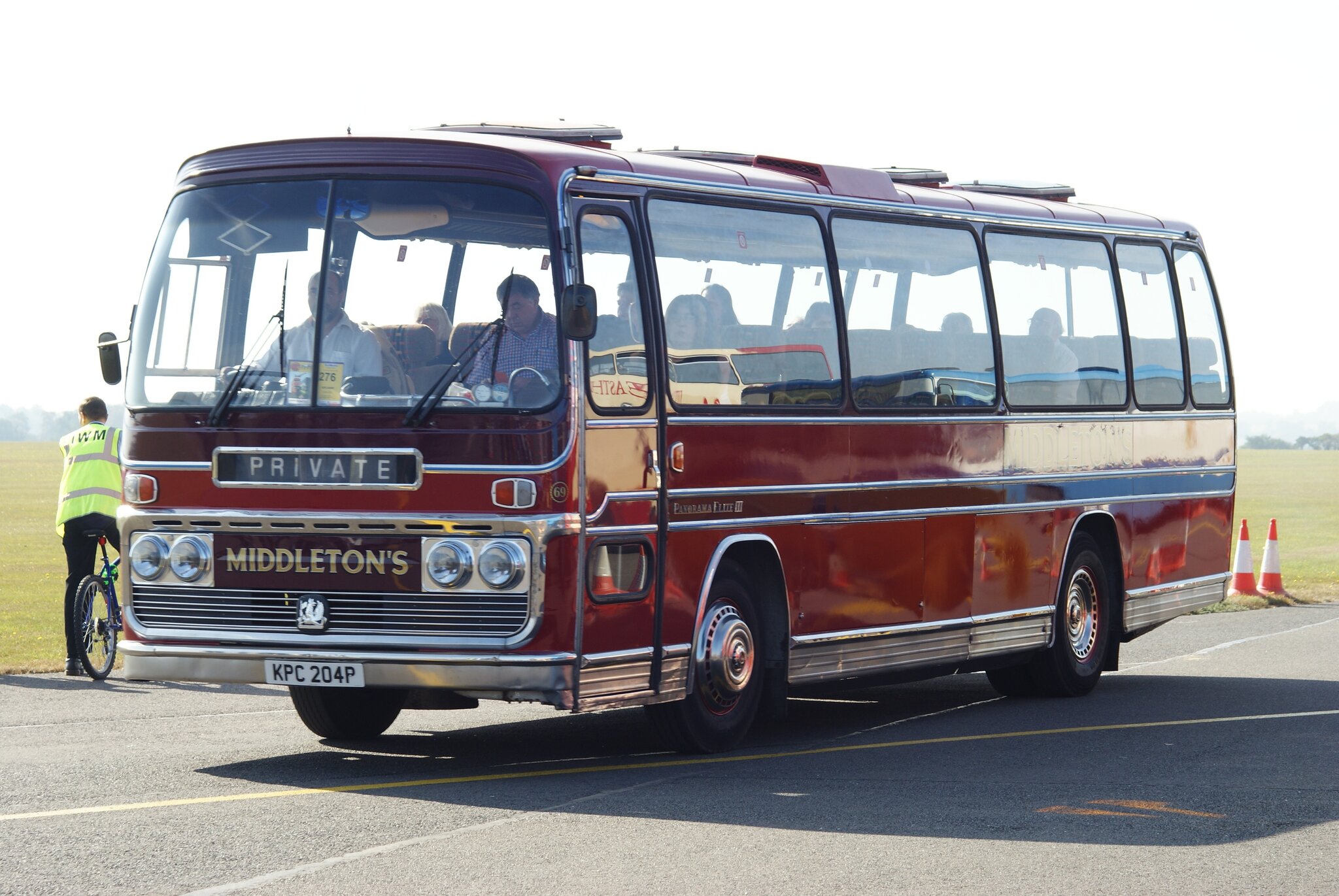 Middletons_of_Rugeley_coach_69_(KPC_204P),_Showbus_2009_(2).jpg