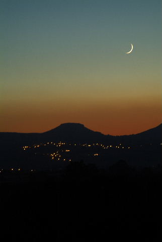 Neo Chorio and new moon.JPG