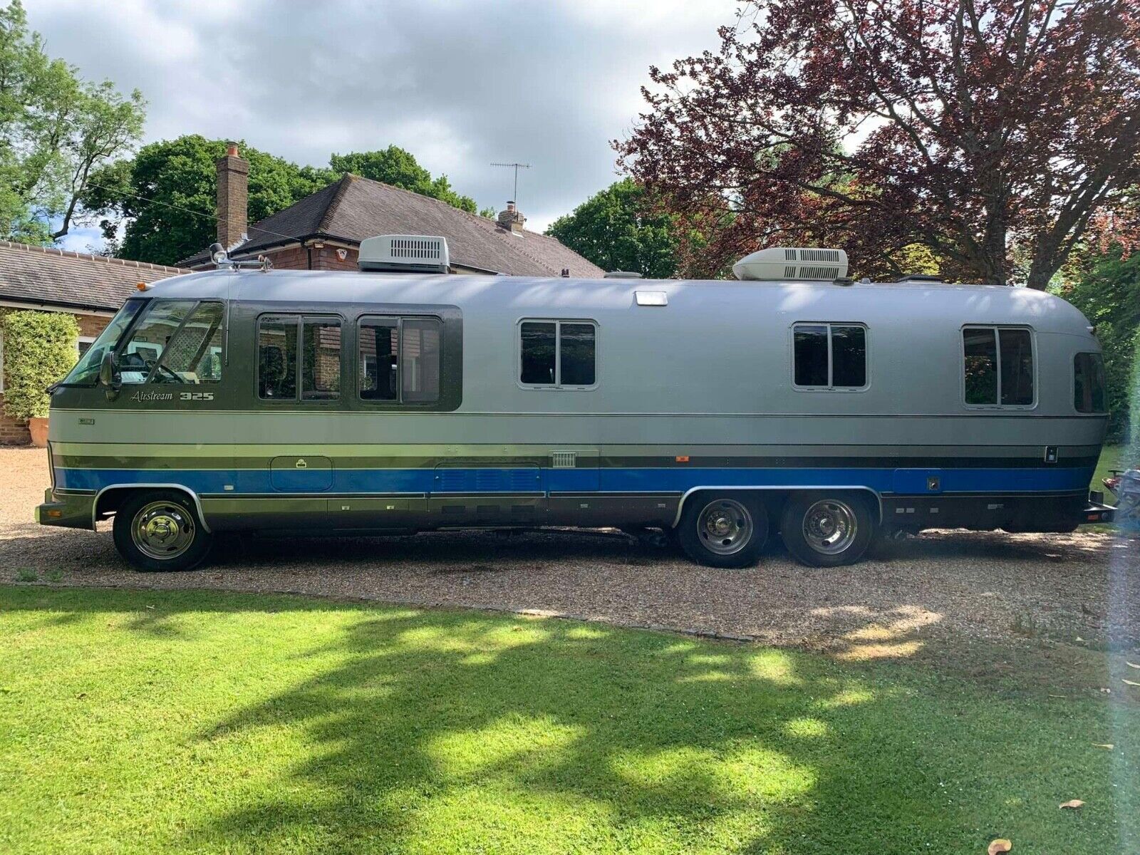 1986 Airstream 325 Classic Motorhome (movie prop) | MotorhomeFun