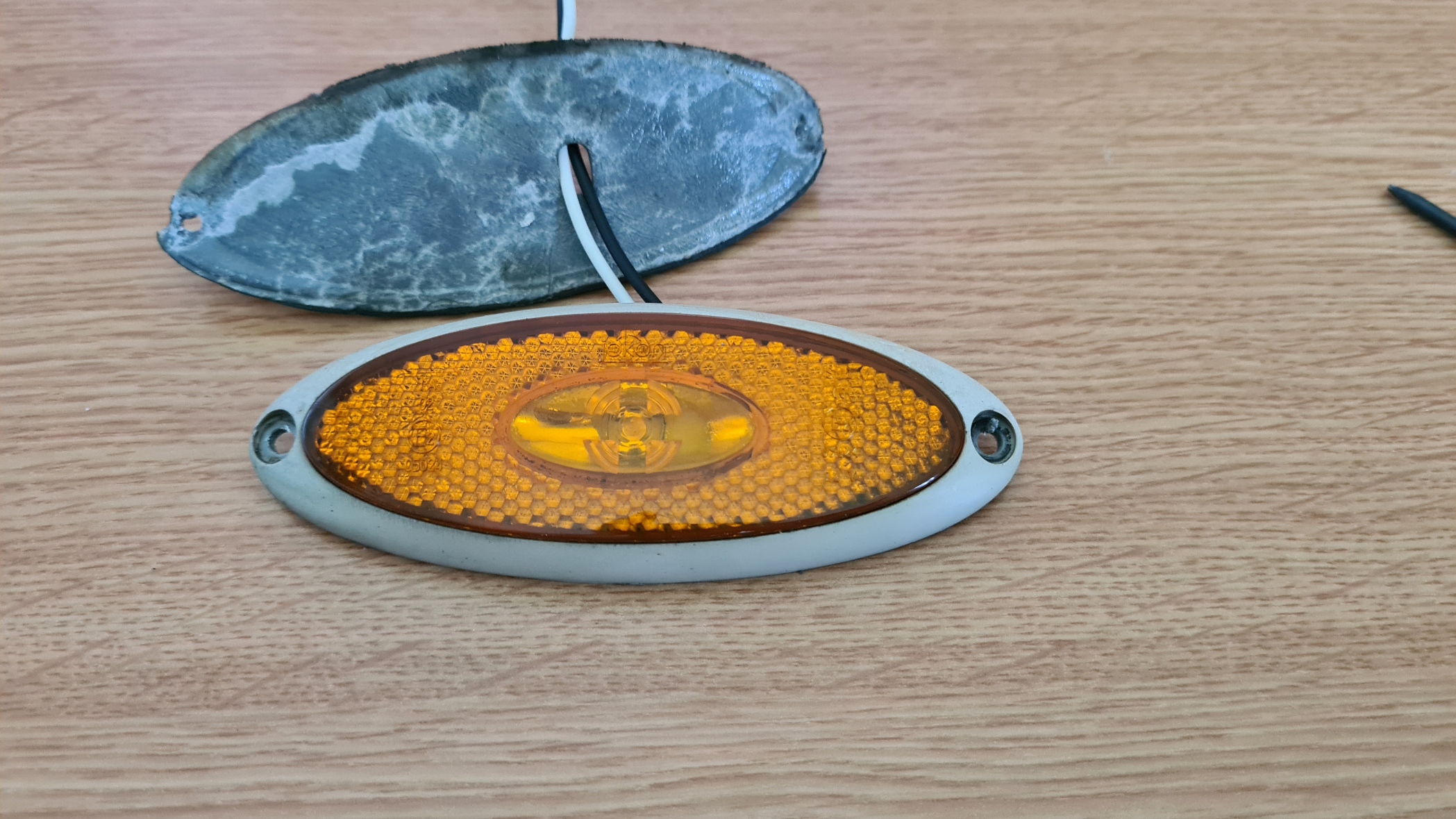 Side marker light.jpg