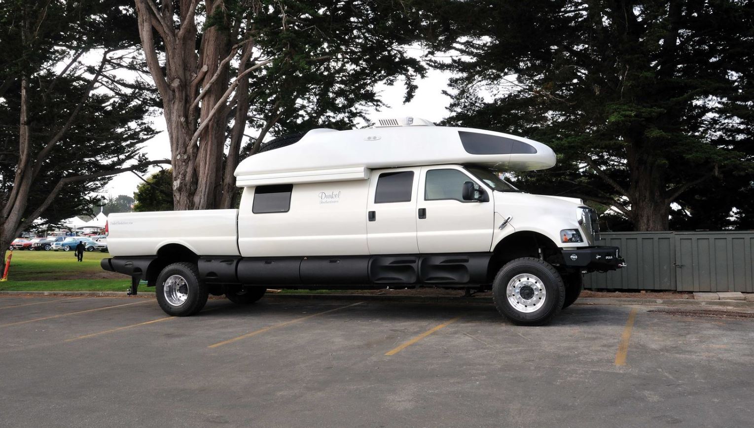 the-f750-world-cruiser-is-a-6-million-monster-home-on-wheels_2.jpg