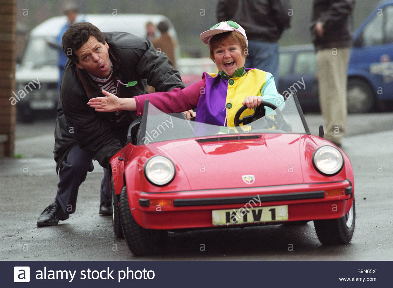 the-krankies-jeanette-and-ian-tough-at-wolverhampton-races-B9N65X.jpg