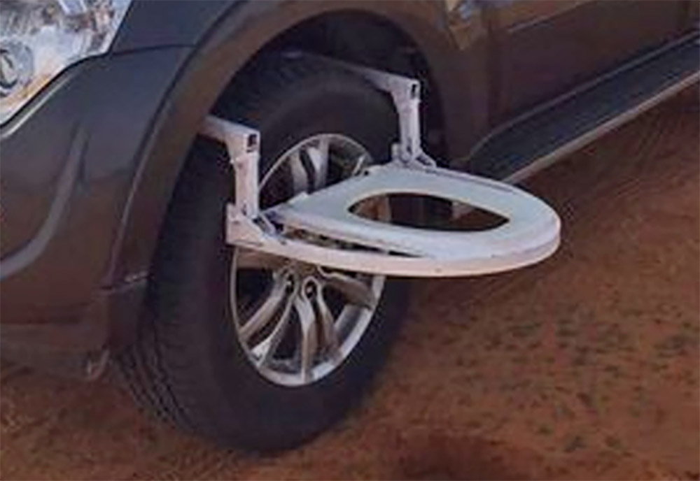 this-portable-toilet-attaches-right-to-your-car-tire-for-pooping-on-the-go-4000.jpg