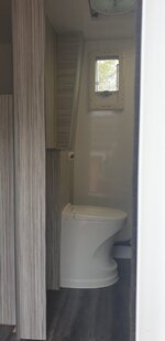 Unimog Toilet 11.jpg