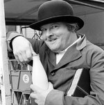 benny-hill-as-ernie-dec-1971.jpg