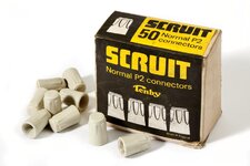 medium_cd0686_026_120423_2012_15_9_Box_of_Scruit_P2_Connectors.jpg